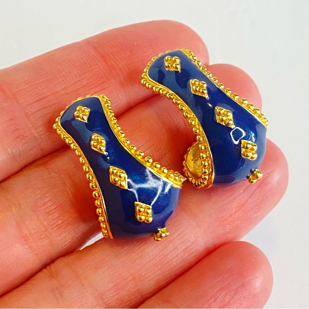 Avon Navy Royal Blue Enamel Gold Tone Textured Pierced Earrings